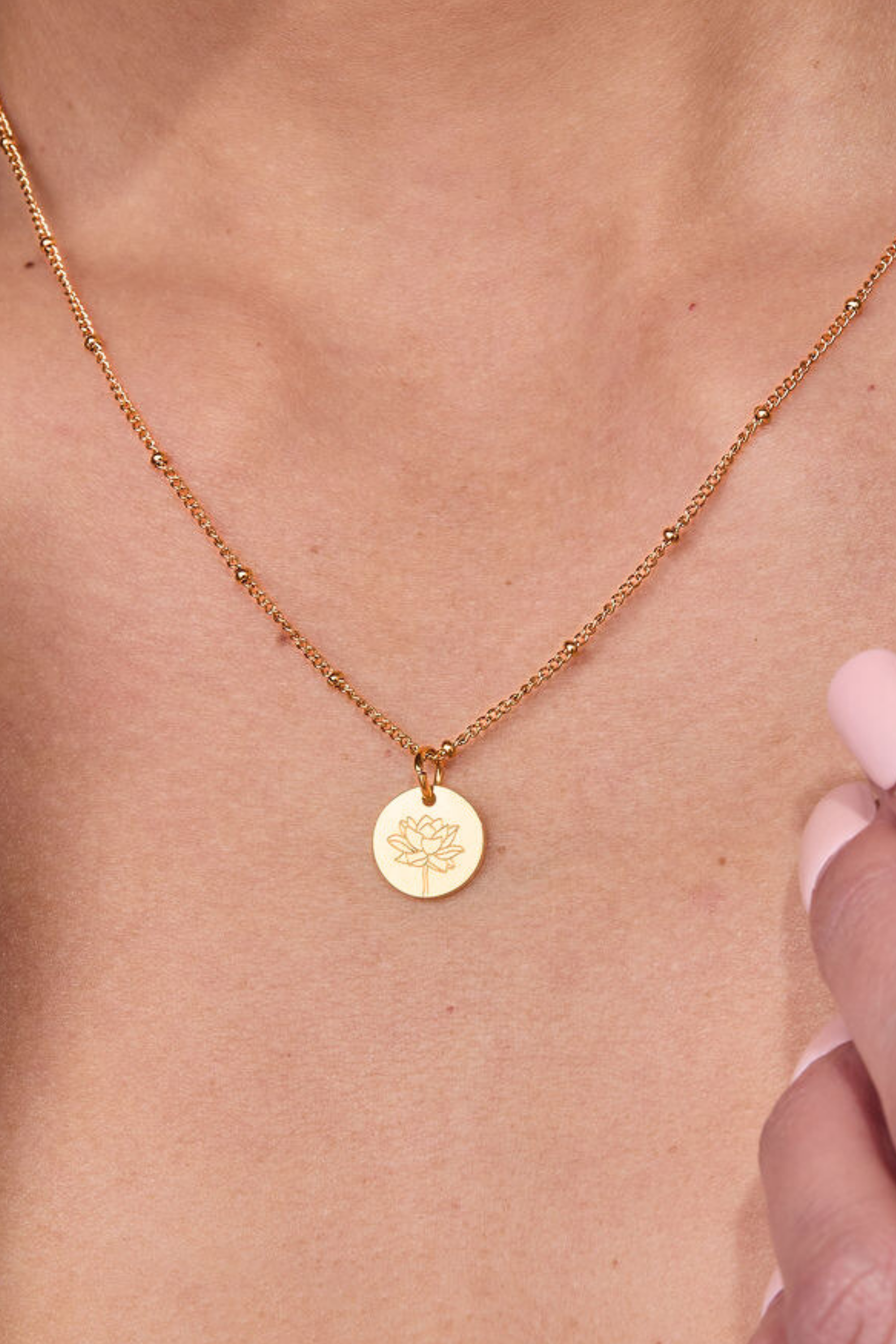 July Water Lily Gold Birthflower Necklace