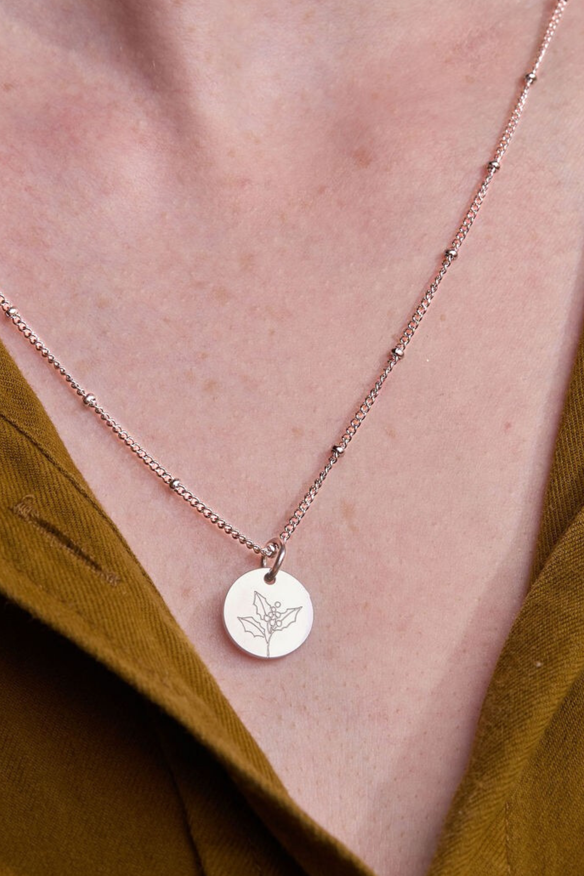 December Holly Silver Birthflower Necklace