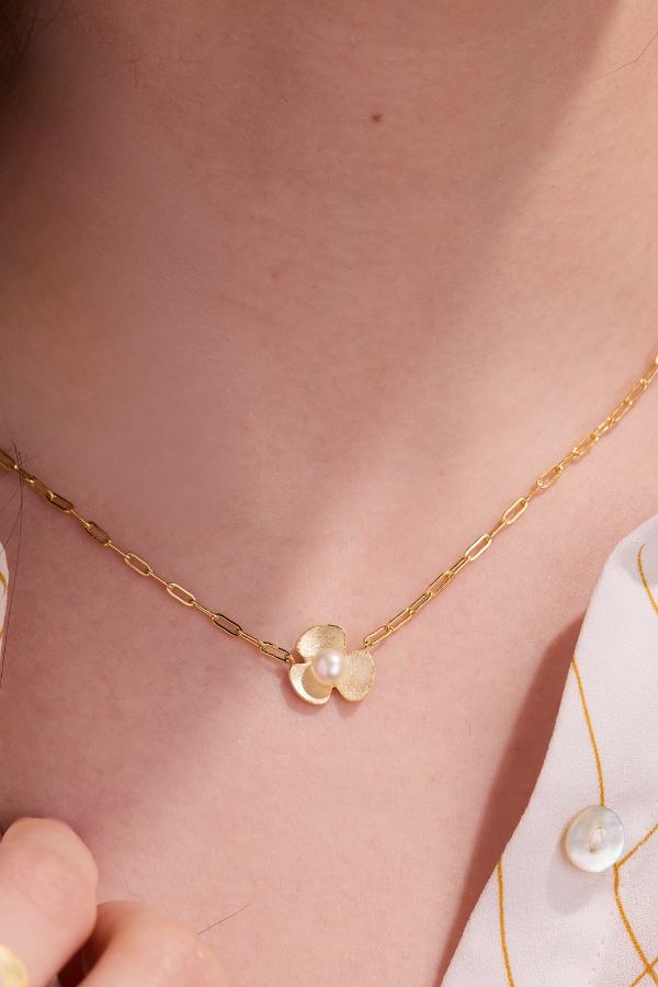 Broad Leaf Gold Necklace