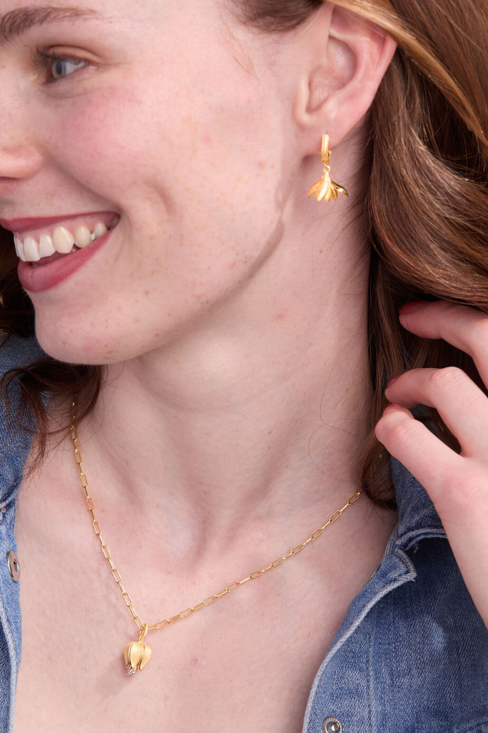 Elegant Gold Tulip Necklace