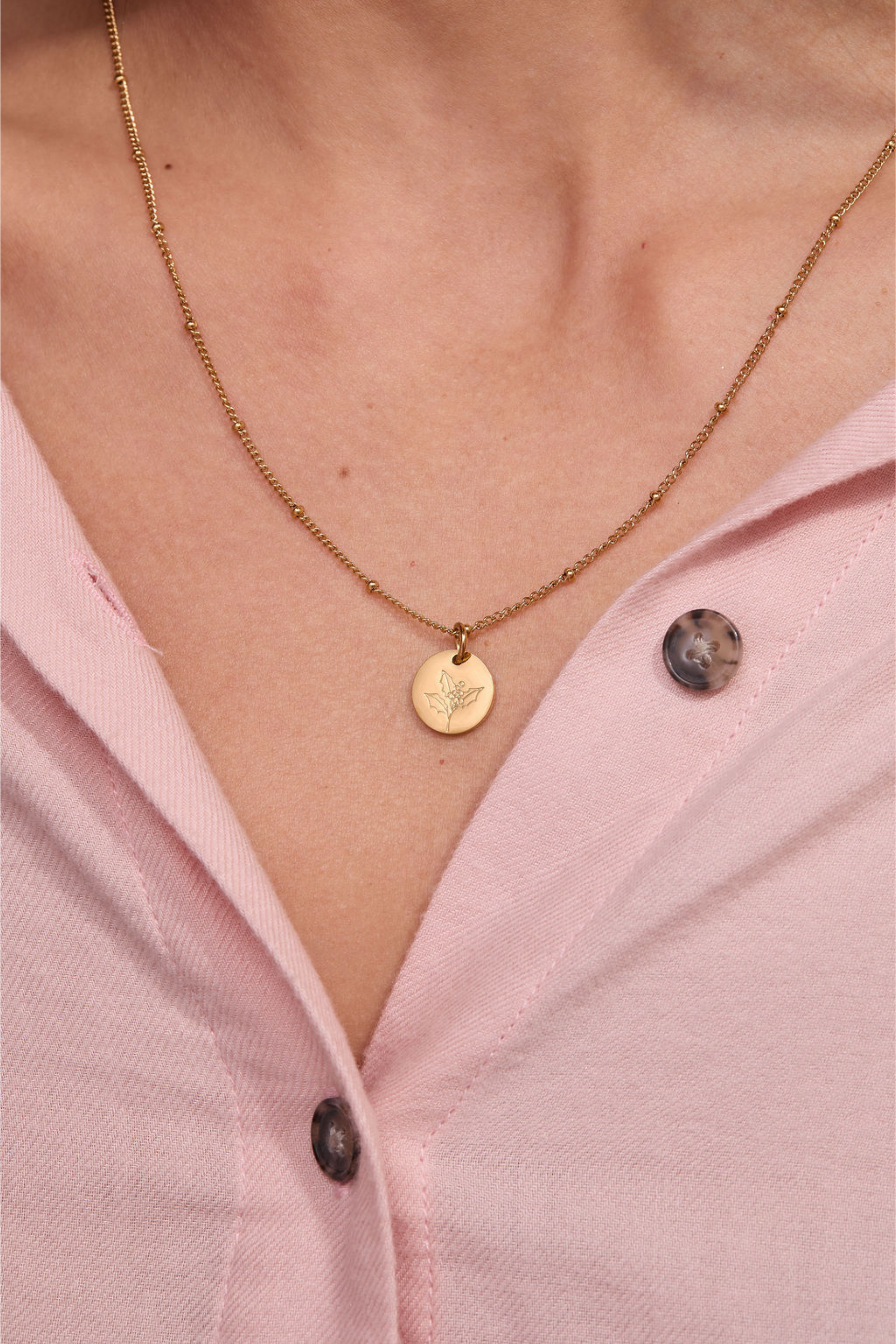 December Holly Gold Birthflower Necklace