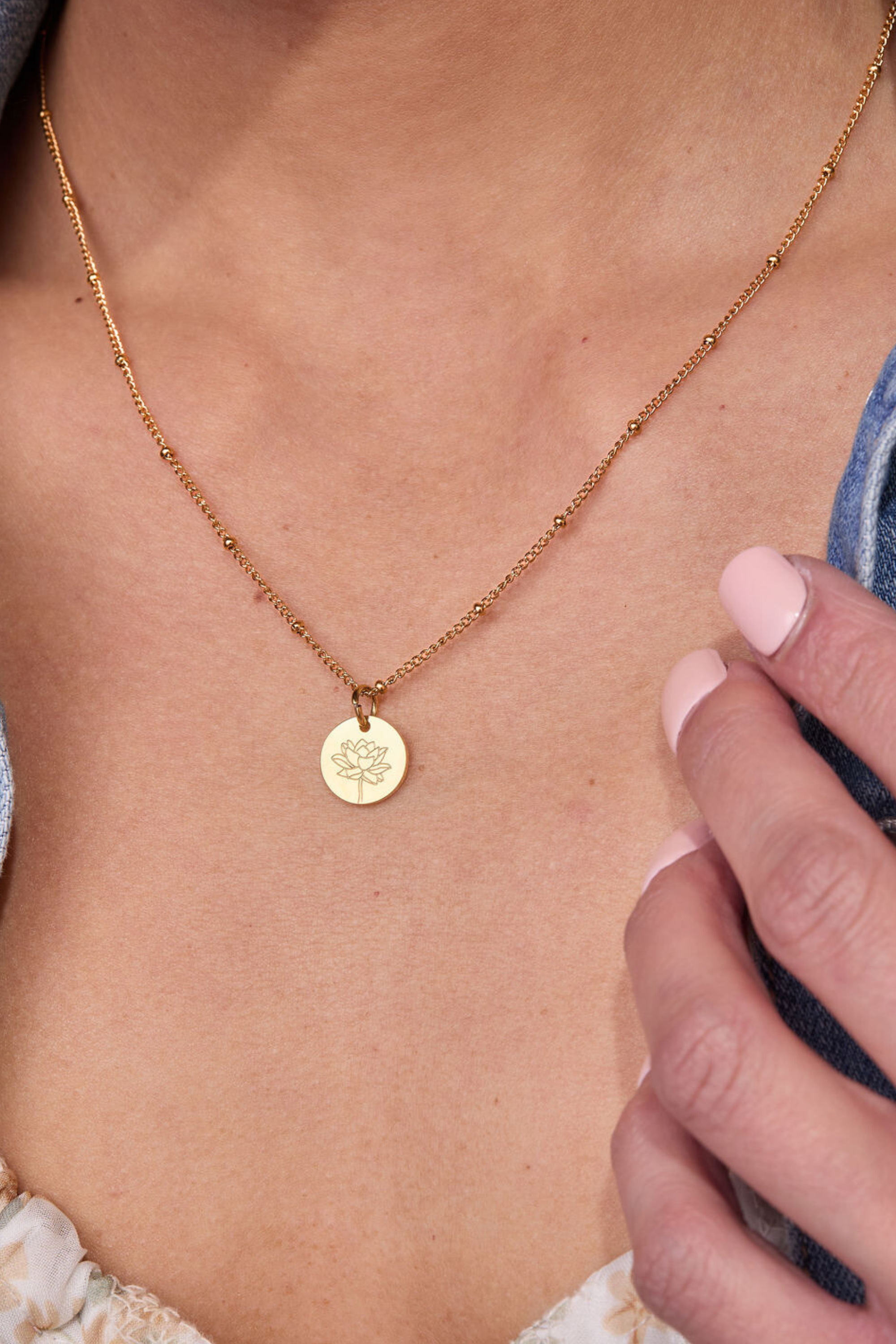 July Water Lily Gold Birthflower Necklace