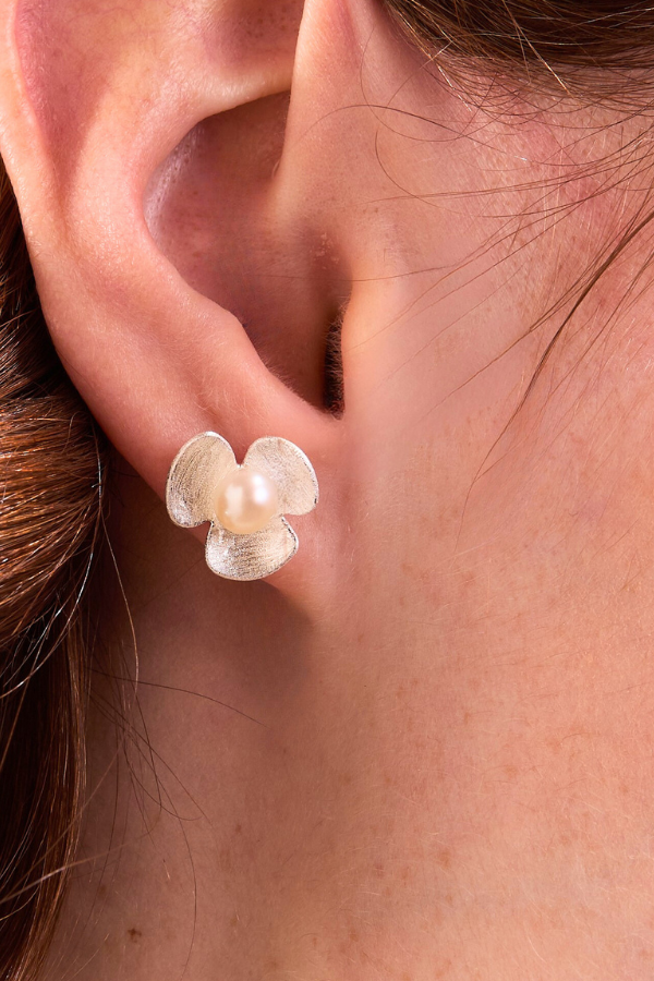 Broad leaf silver stud earrings