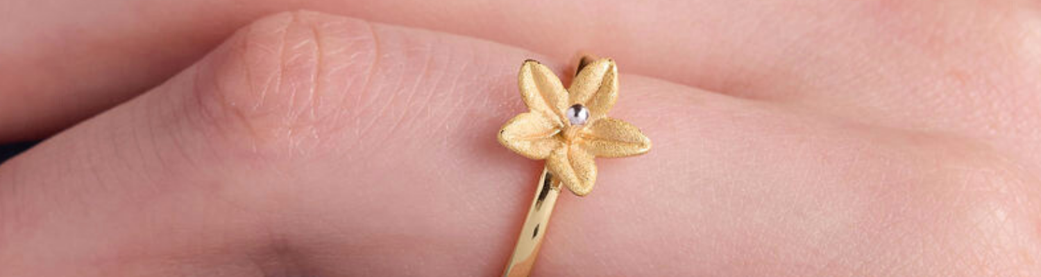 Dainty Flowers : Lily and Viola