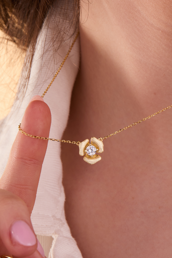 Rosebud gold necklace