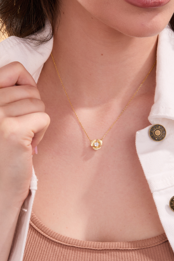 Rosebud gold necklace