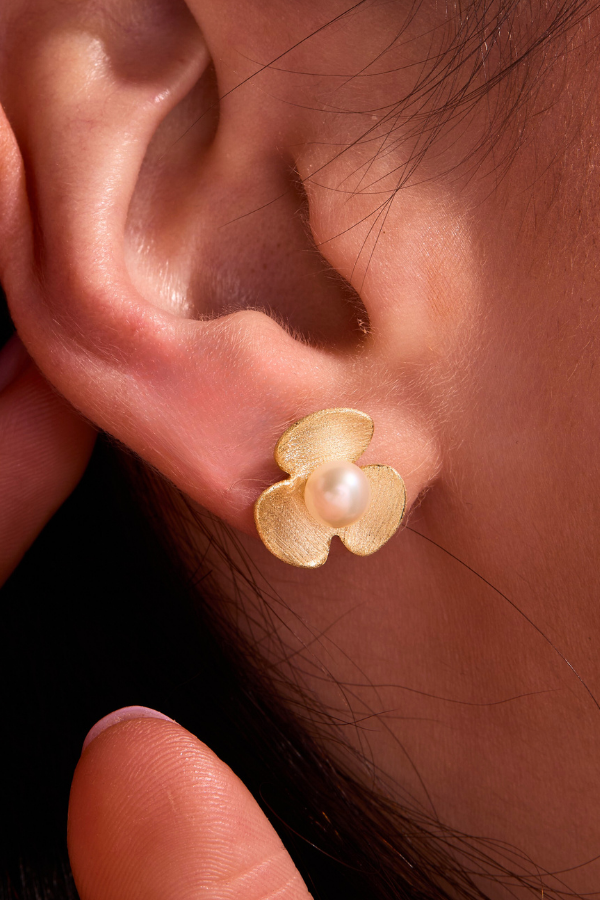 Broad Leaf Gold Stud Earrings