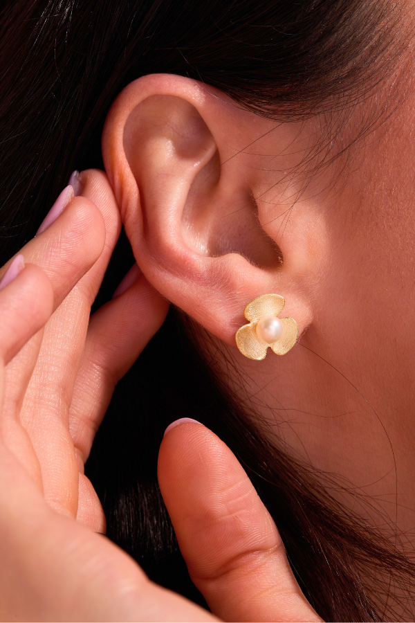 Broad Leaf Gold Stud Earrings