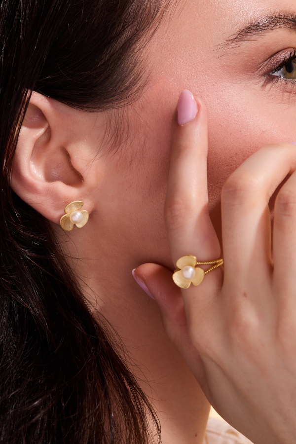 Broad Leaf Gold Stud Earrings