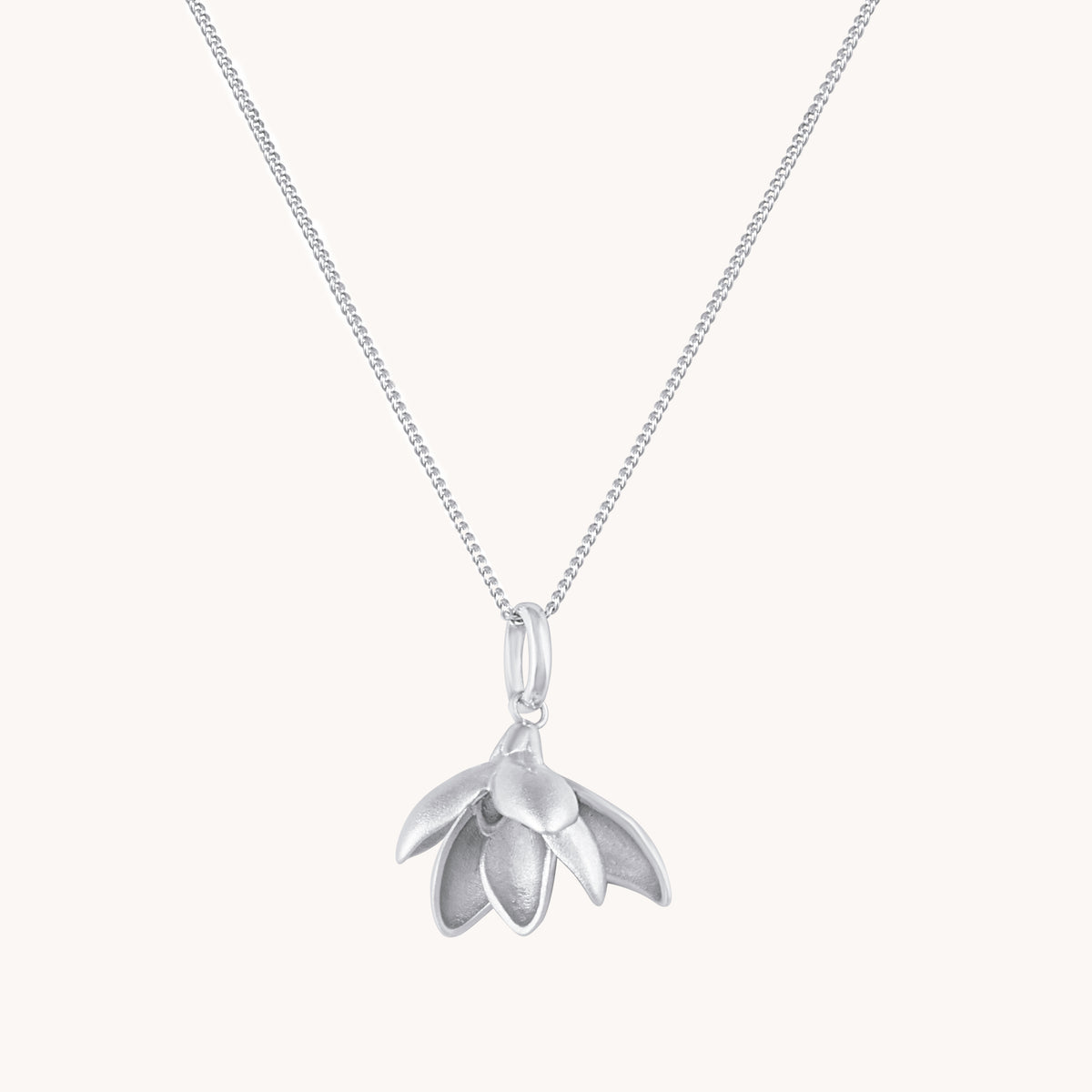 Daffodil Silver Pendant With Chain